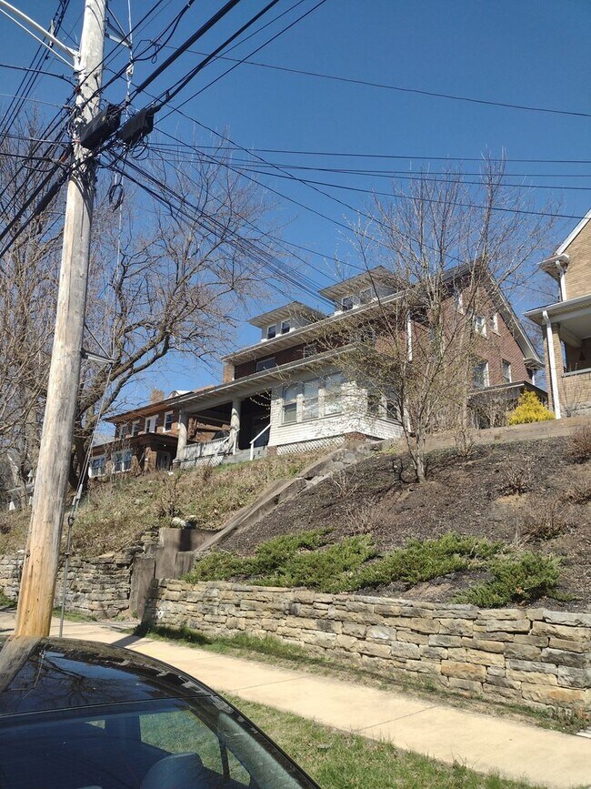 Building Photo - 256 Mabrick Ave