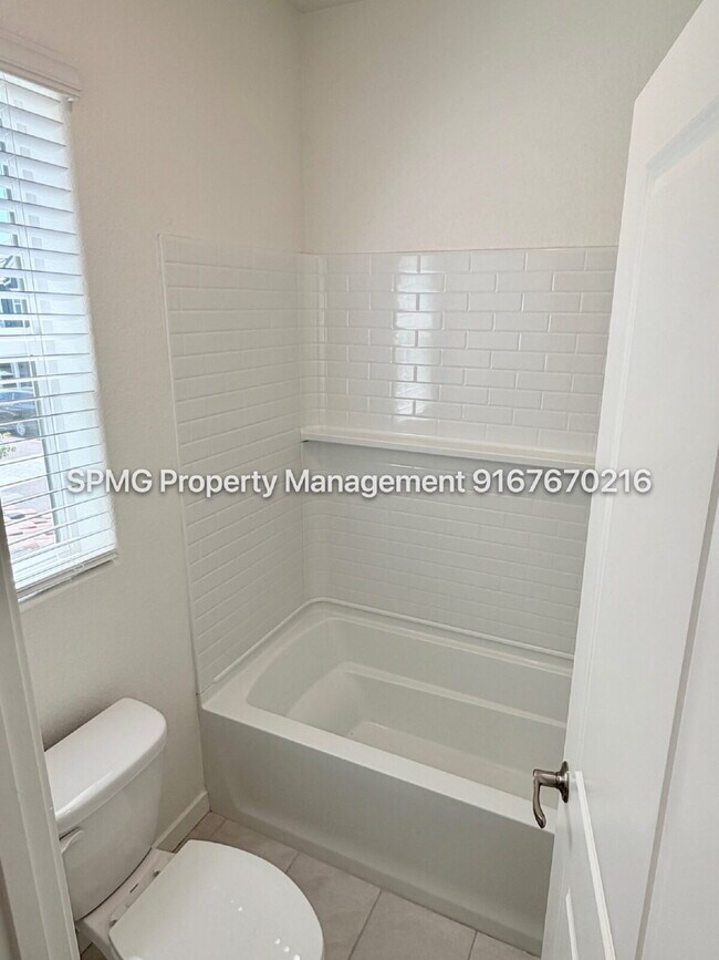 Building Photo - "Modern Rocklin Home : Spacious 3-Bedroom Home with Elegant Hardwood Accents!"