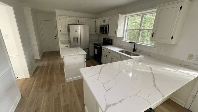 Building Photo - Beautiful 3 Bed / 2.5 Bath home in WLR!