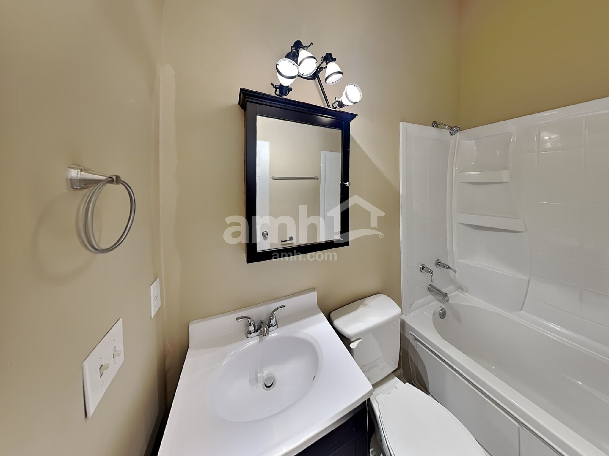 Building Photo - 1642 Zurich Dr