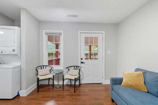 Building Photo - 250 Indale Ave