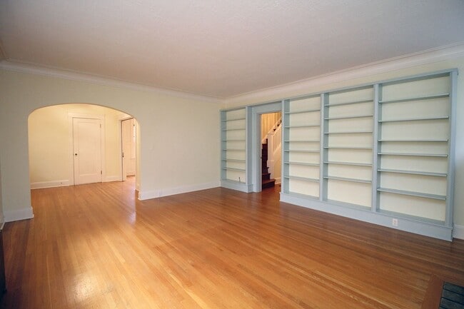 Building Photo - 803 NE Laurelhurst Pl