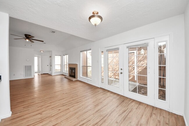 Building Photo - 17003 Amidon Dr