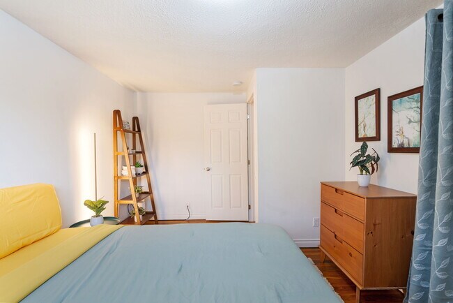 Building Photo - 7414 SE Ogden St