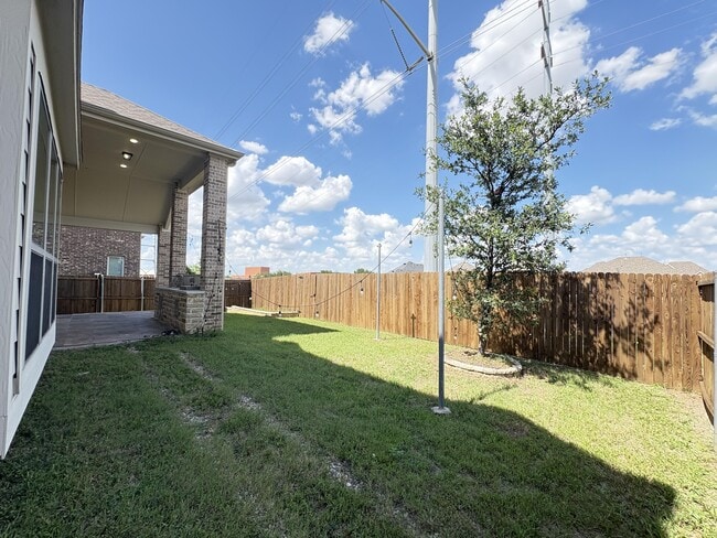 Building Photo - 7952 Ashwood Ln