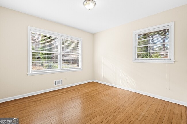 Building Photo - 816 Valley Creek Dr