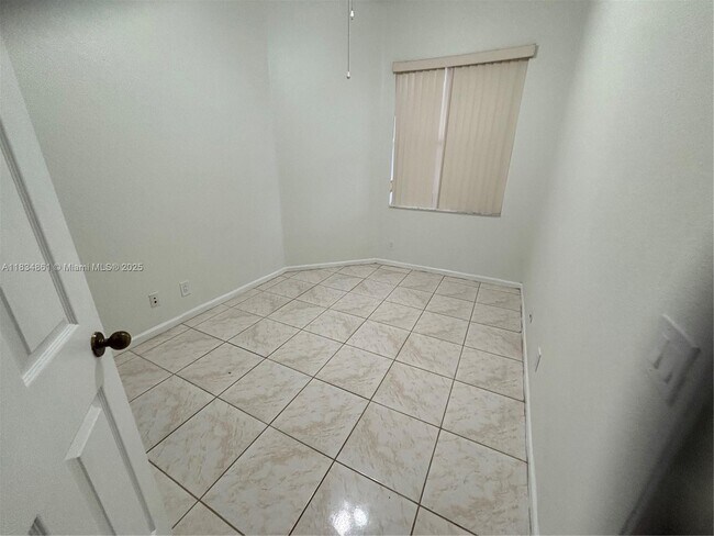 Building Photo - 952 Sunflower Cir