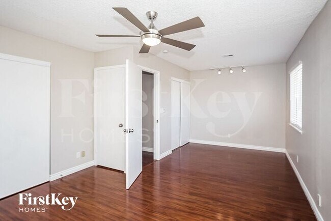 Building Photo - 732 Scottsdale St