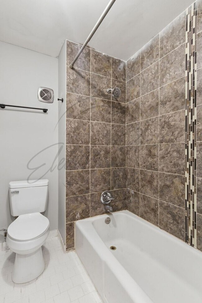 Building Photo - SPRING SPECIAL!! FIRST MONTH FREE on this ONE Bedroom Condo, First Floor, across from Madison Park!