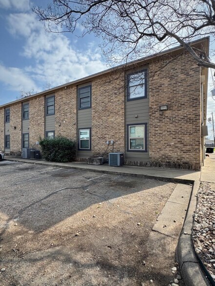 Building Photo - 1421 S 12th St