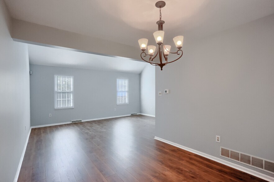 Building Photo - 2624 Hunters Point Dr
