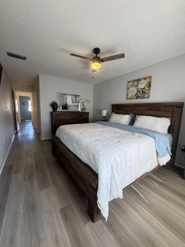 Building Photo - Annual turnkey furnished 2-Bedroom, 2-Bathroom condo in Castel Del Mare community