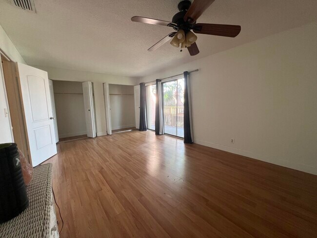 Building Photo - 27 Matador Ln