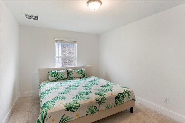 Building Photo - 300 Hollister Dr