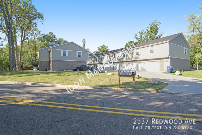 Primary Photo - Garages!