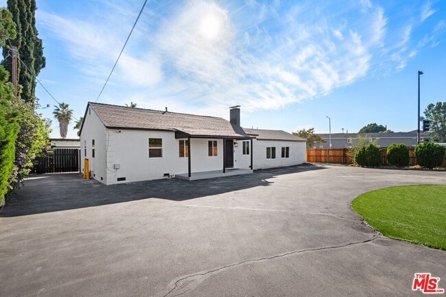 Building Photo - 20850 Chase St