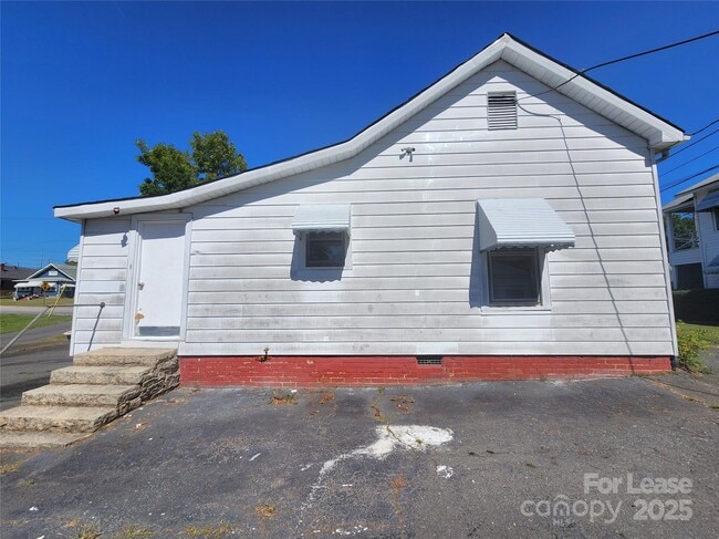 Building Photo - 420 Jackson Park Rd