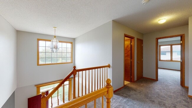 Building Photo - 2504 Somerset Dr