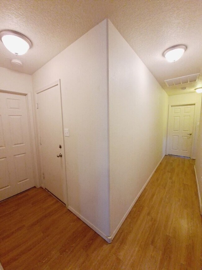 Building Photo - Cute 3 bed, 2 bath home in Huning Ranch