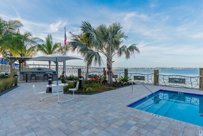 Building Photo - 41 SW Seminole St