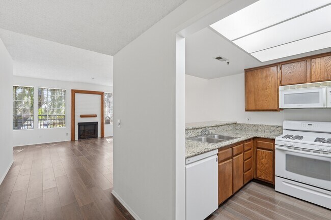 Building Photo - 2559 Plaza del Amo