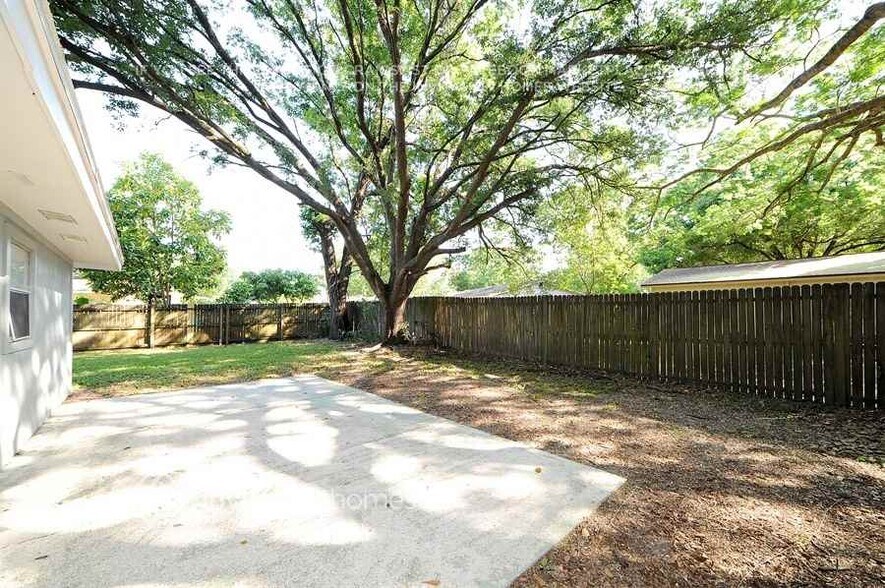 Building Photo - 607 Briarcliff Dr