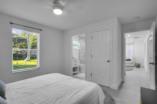 Building Photo - 604 SE 4th Ave