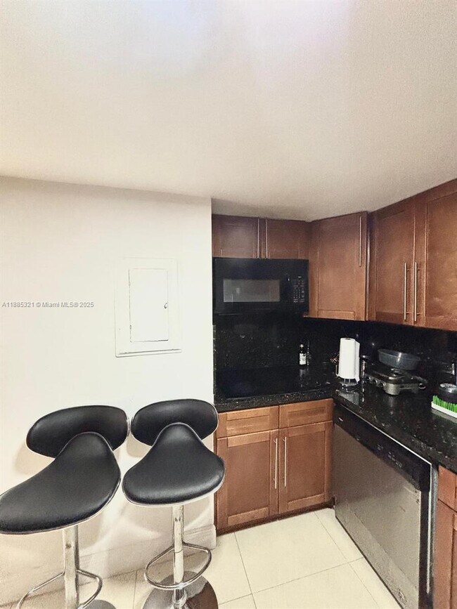 Building Photo - 801 Brickell Bay Dr