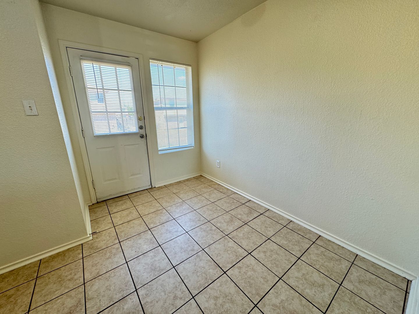 Building Photo - 4407 Abigail Dr