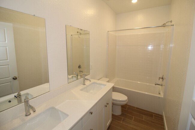 Building Photo - Brand New Lennar Home with Solar