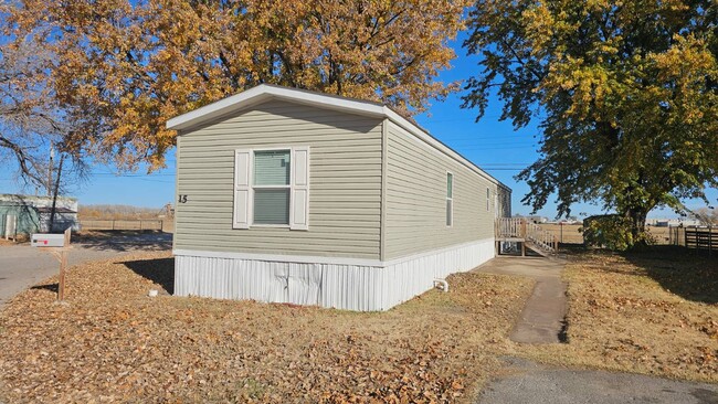 Building Photo - 2201 S Anna St