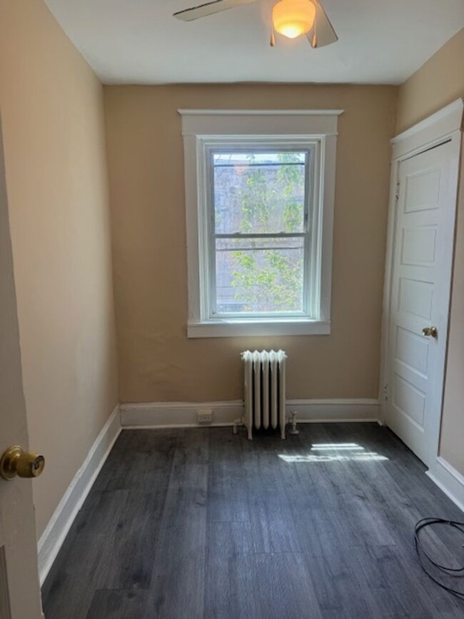 Building Photo - Front Porch Row - Oak Lane (SECTION 8 VOUR...