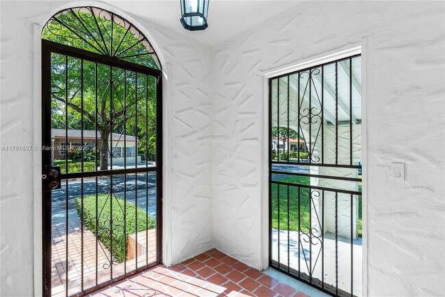 Building Photo - 829 Lorca St