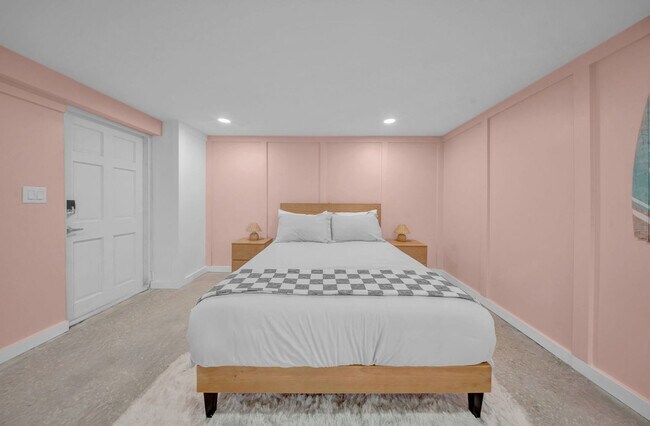 Building Photo - 555 S Gulf Dr