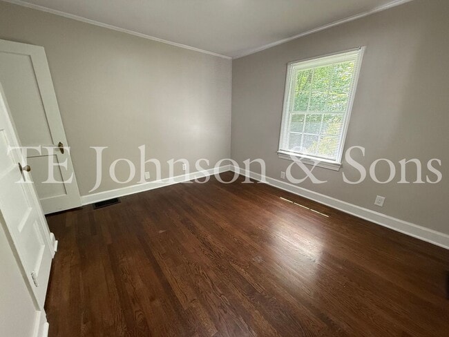 Building Photo - Charming Duplex in Winston-Salem