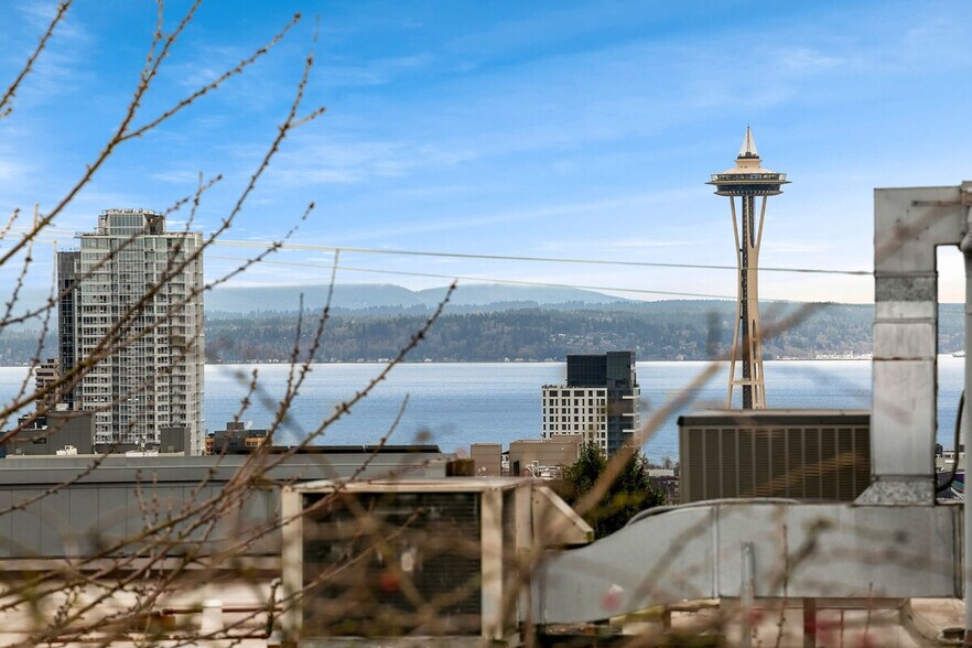 Building Photo - 319 Malden Ave E