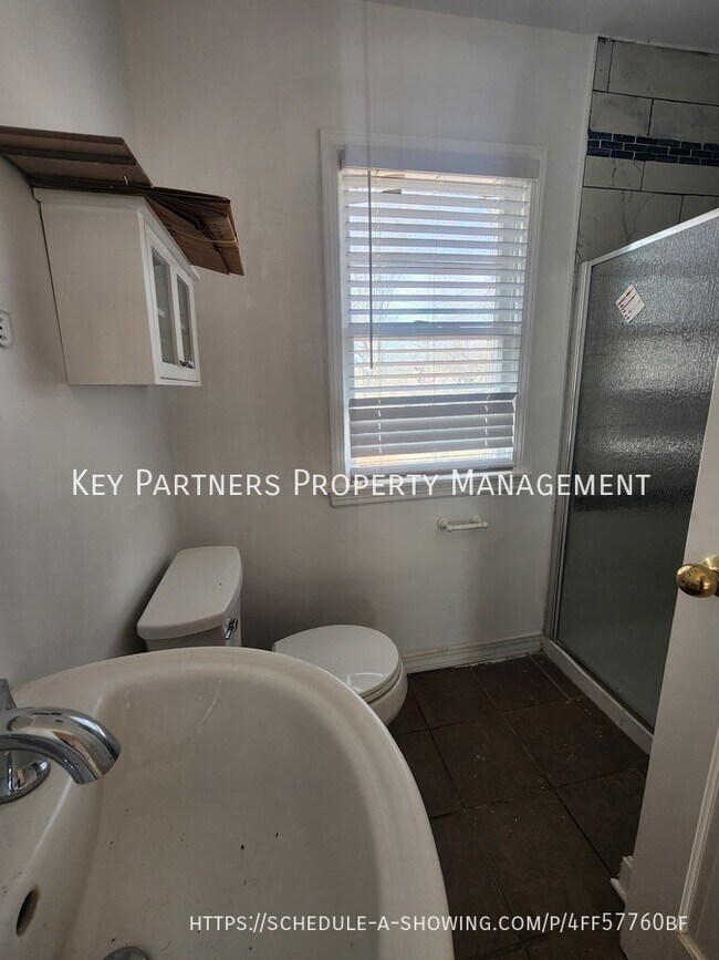 Building Photo - 318 E 68th St