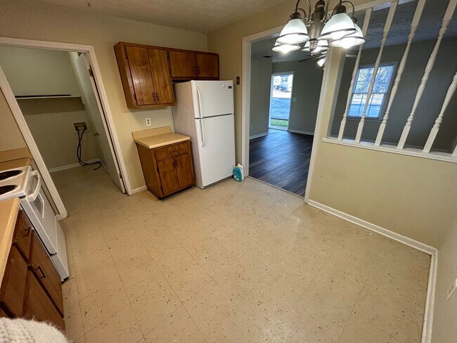 Building Photo - 116 Burlinton Dr
