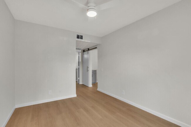 Building Photo - **Completely Remodeled ** 1BR/1BA w/ Private Patio + Garage in Sacramento **