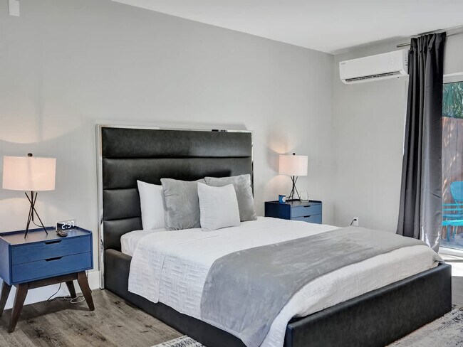 Building Photo - 3208 NE 9th St