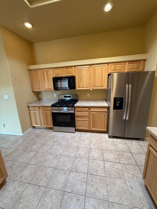 Building Photo - Beautiful 3 Bedroom Home! Available Now!