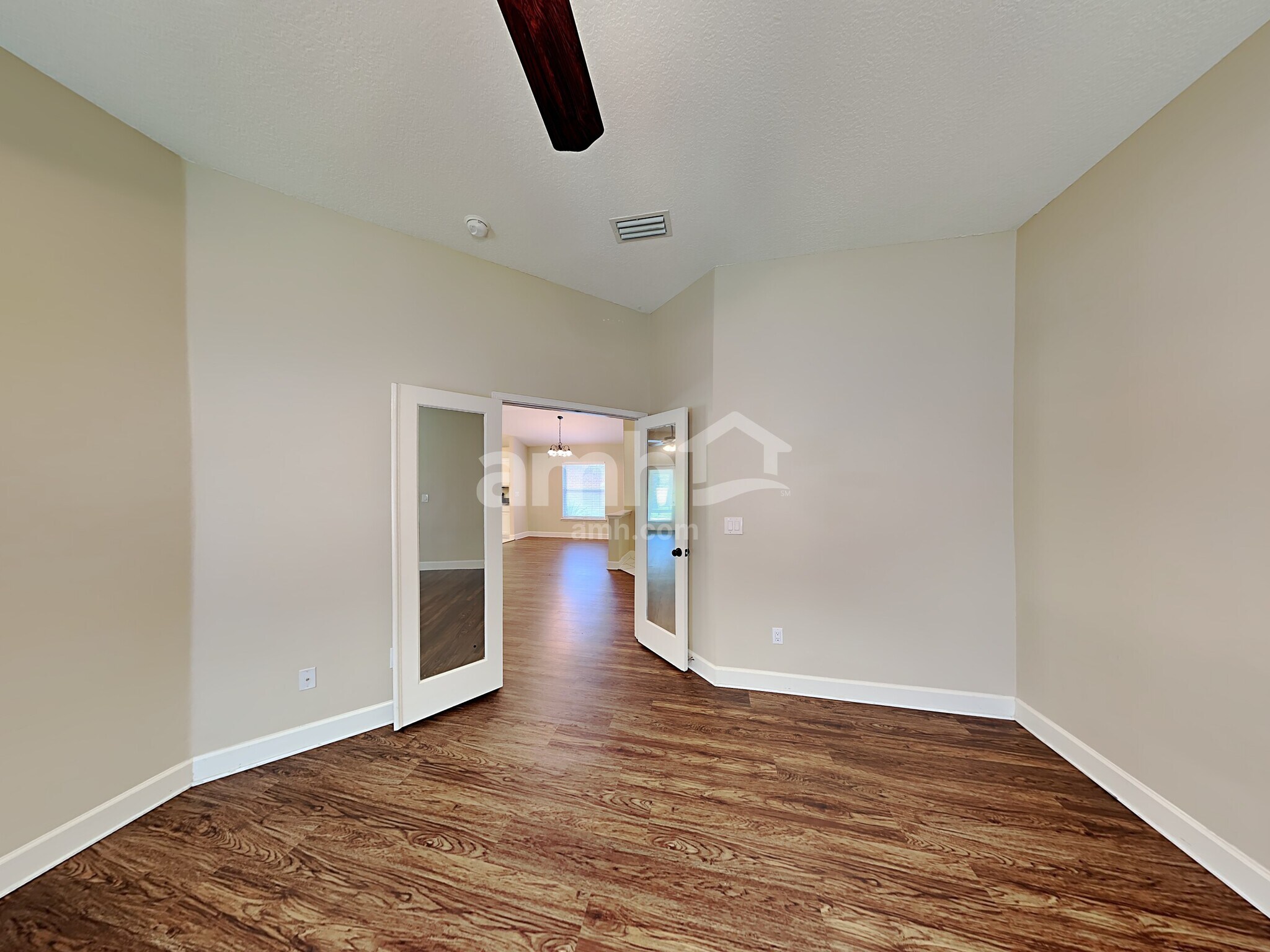 Building Photo - 805 Putters Green Way N