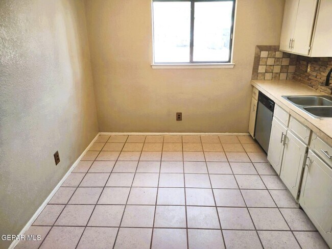 Building Photo - 725 Arredondo Dr