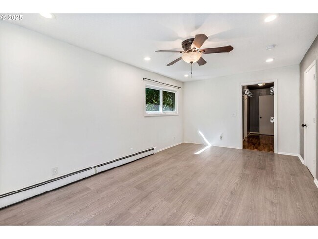 Building Photo - Classic Hillsboro Home with Two Spacious B...