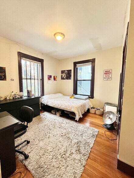 Building Photo - 2 Parker Hill Ter