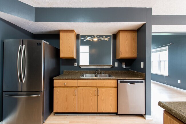 Building Photo - Beautiful Townhouse for Rent