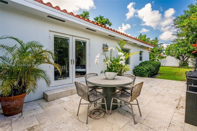 Building Photo - 1360 SW 16th St