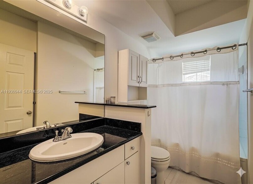 Building Photo - 17100 N Bay Rd