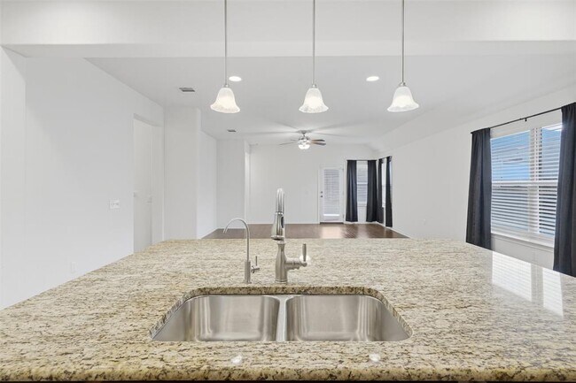 Building Photo - 13401 Henneman Dr