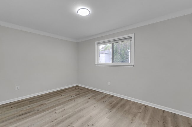 Building Photo - 2331 Deerfield Ct